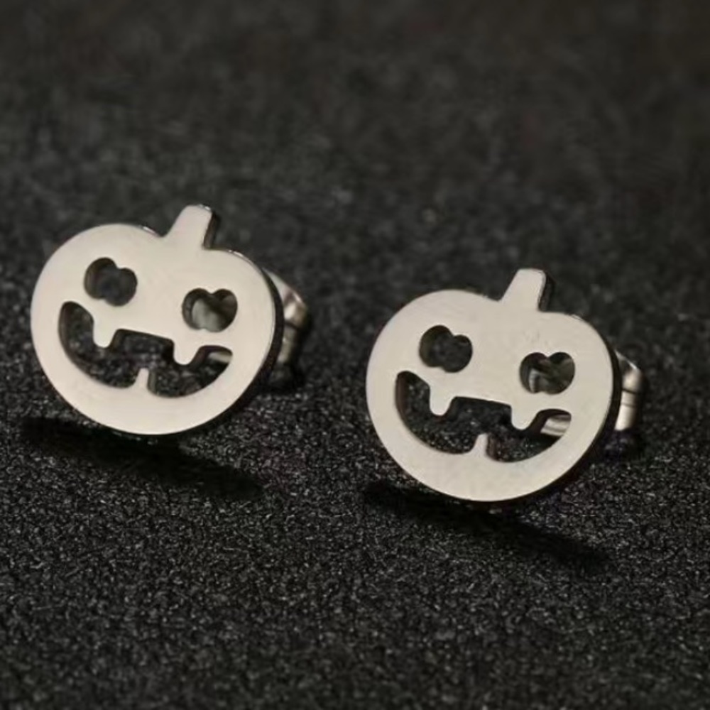 NWT Dainty Pumpkin stainless steel earrings